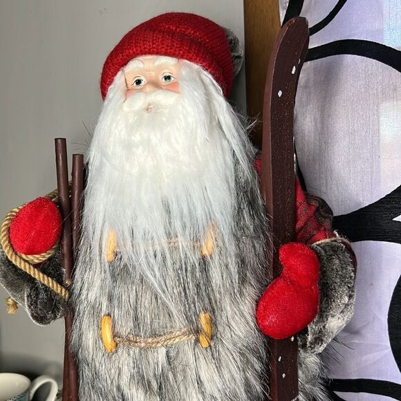 Ellsworth Avenue decorative skiing, Santa Claus with porcelain face - Picture 5 of 16